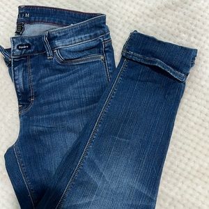 White House Black Market WHBM size 4 slim crop jeans